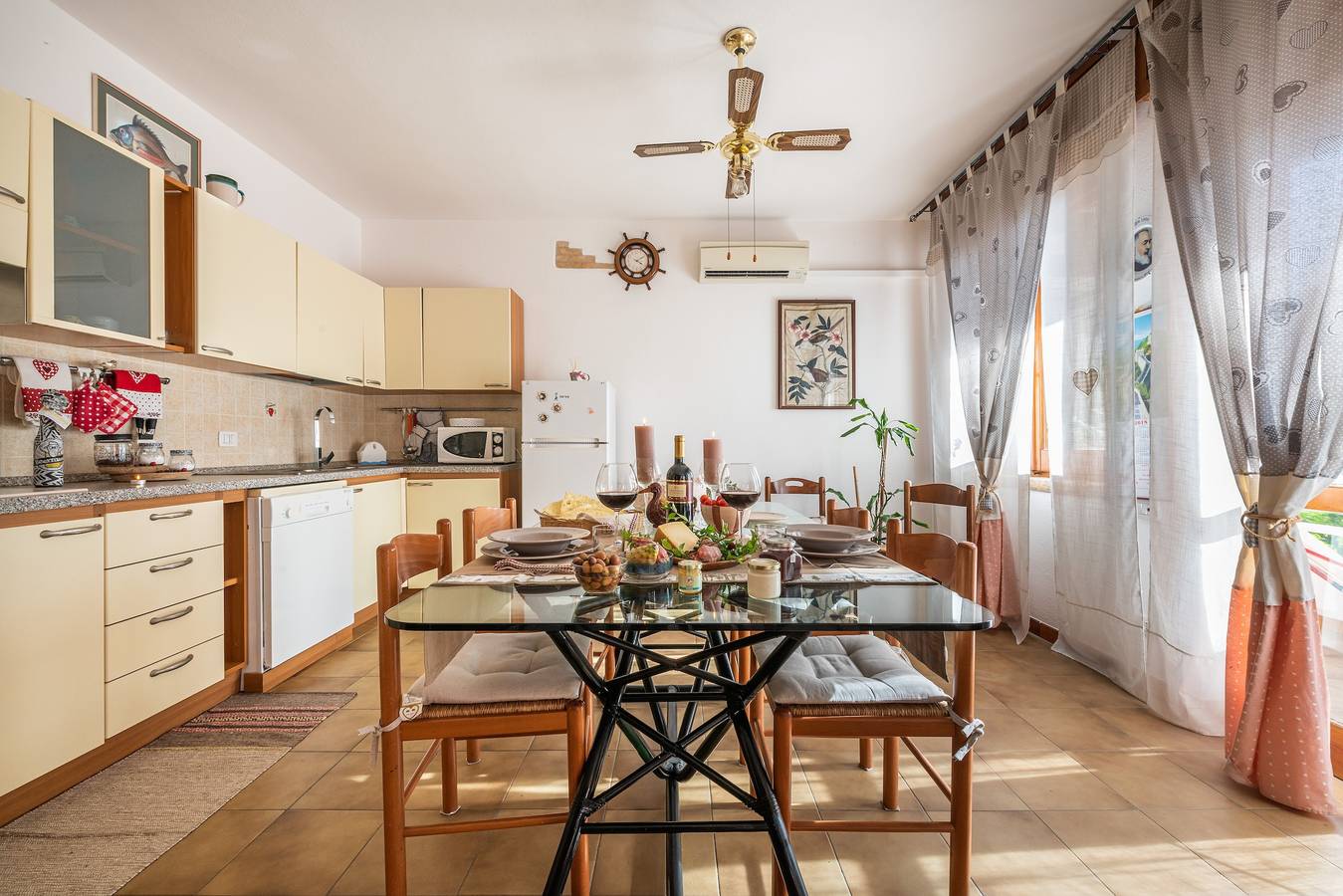 Entire apartment, Quiet Holiday Apartment "Casa Dea72" Near the Beach with Air Conditioning & Terrace in Capitana, Sant'Andrea (Cagliari)