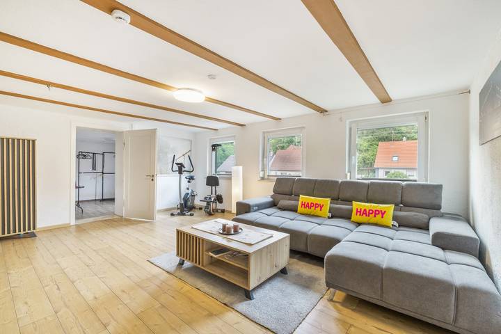 Hel lejlighed, Apartment 'Am Fuße des Zoller' with Balcony and Wi-Fi in Bisingen, Neckar-Alb