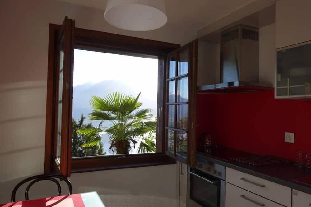 Entire apartment, Spectacular view! Very nice apartment overlooking the lake and the mountains! in Montreux, Lake Geneva