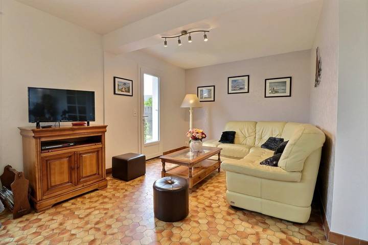 Gîte pour 8 personnes, avec jardin à Hirel - 2