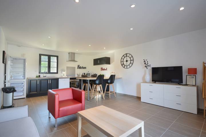 Location de vacances pour 4 personnes, avec balcon ainsi que jardin et vue sur le lac, adapté aux familles à Saint-Quentin-en-Tourmont - 2