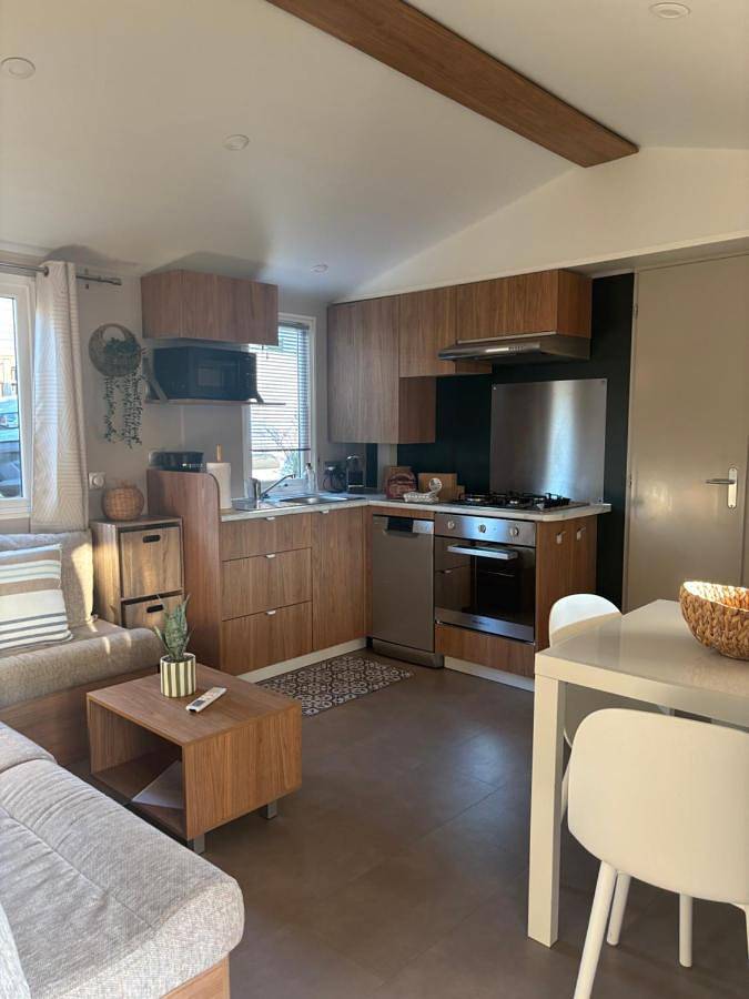 Camping pour 4 personnes, avec piscine et jacuzzi ainsi que jardin et bassin pour enfant, adapté aux familles dans Claouey - 2