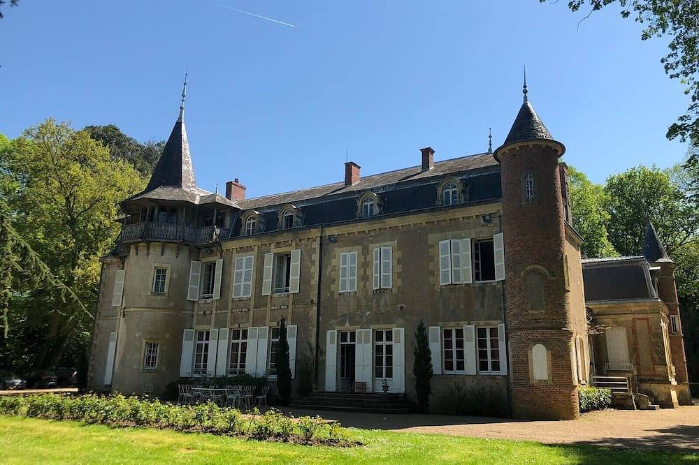 Château (20 p.) et petite maison (7p), parc de 8ha in Ourouer-les-Bourdelins, Saint-Amand-Montrond