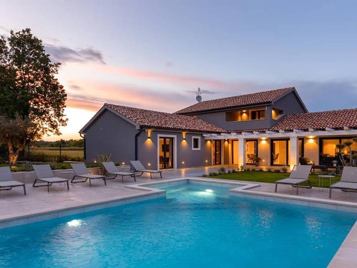 Appartement de vacances pour 12 personnes, avec Jacuzzi et Terrasse ainsi que Jardin et Piscine
