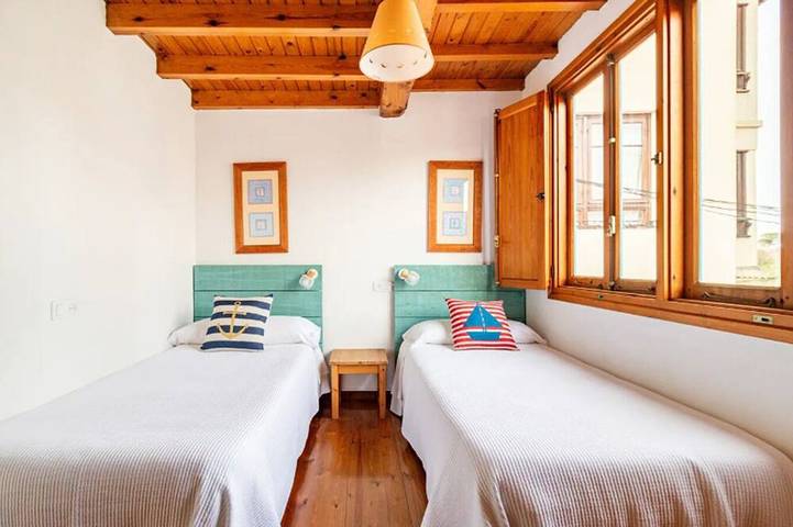 Charming Fisherman's House with patio close to everything. in Comillas, Kantabrische Küste