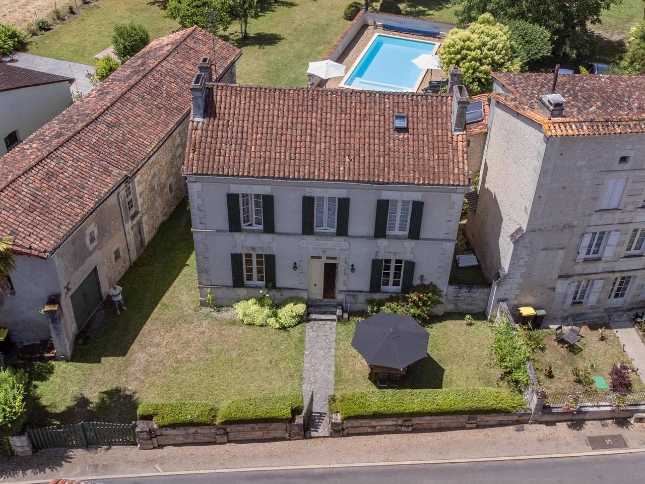 Two family houses by a river plus a private pool in Charente