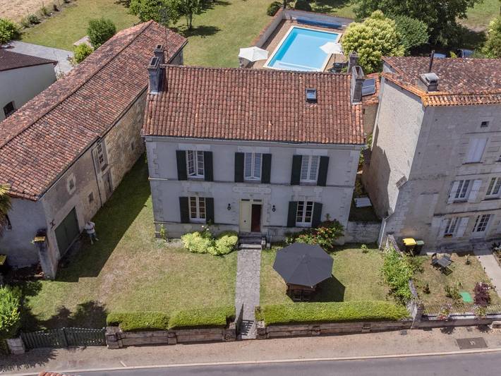 Maison de vacances pour 20 personnes, avec piscine et jardin, animaux acceptés en Charente