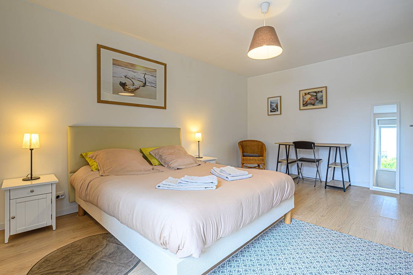 Maison de vacances "Gîte Authentique Breton : avec terrasse privée, jardin privé et Wi-Fi in Plonéour-Lanvern, Région de Quimper