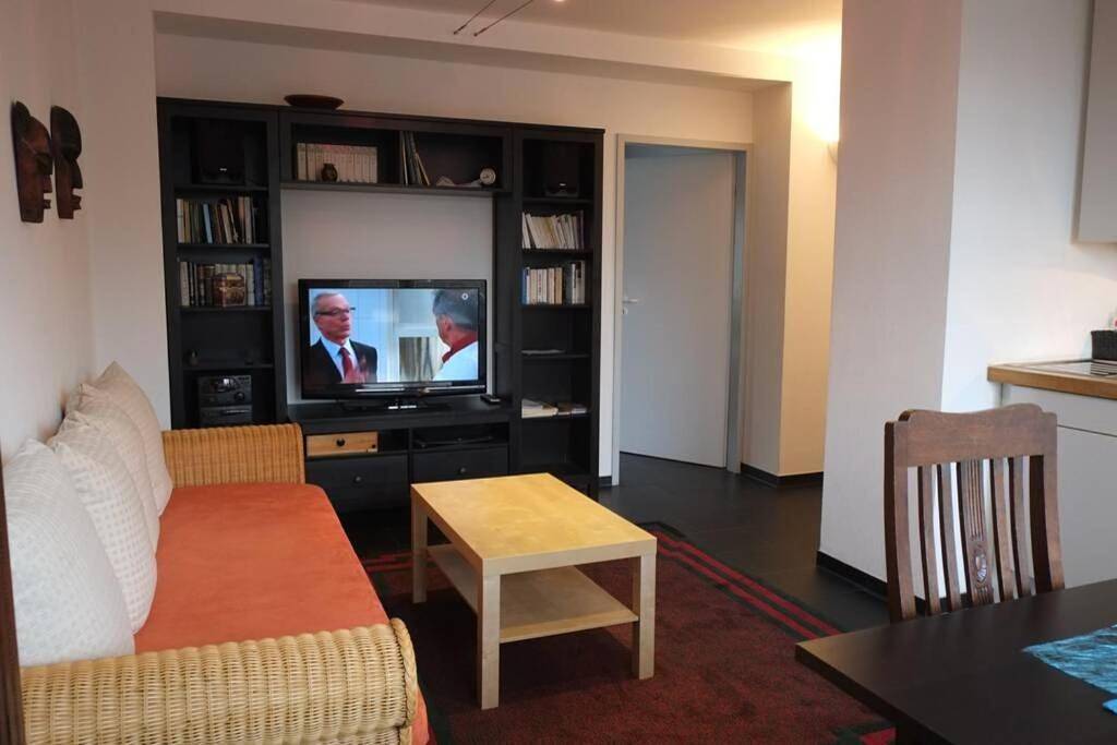 Ganze Wohnung, Two-Bedroom Apartment in Rodenkirchen, Köln