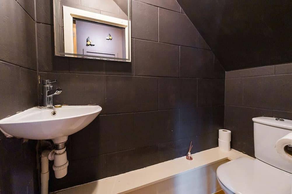 City Retreat w/Hot Tub+Games Room+Twin Bbq+Parking in Cardiff, Cardiff region