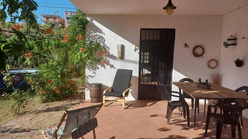 Gîte pour 4 personnes, avec piscine et bassin pour enfant ainsi que vue et jardin, animaux acceptés dans Terra Alta - 2