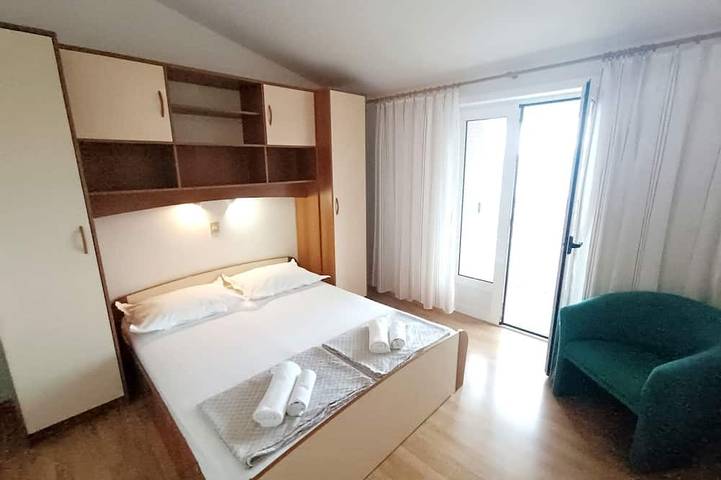 Ganze Wohnung, 2-Zimmer-Ferienwohnung mit Terrasse und Meerblick Podgora, Makarska in Podgora, Makarska Riviera