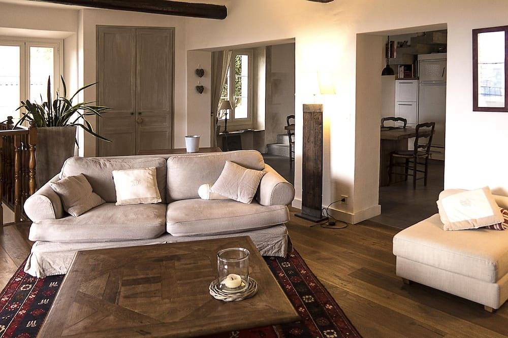 Former Mas Restored 3 Air Conditioned Bedrooms Large Heated Pool in Seillans, Draguignan Region
