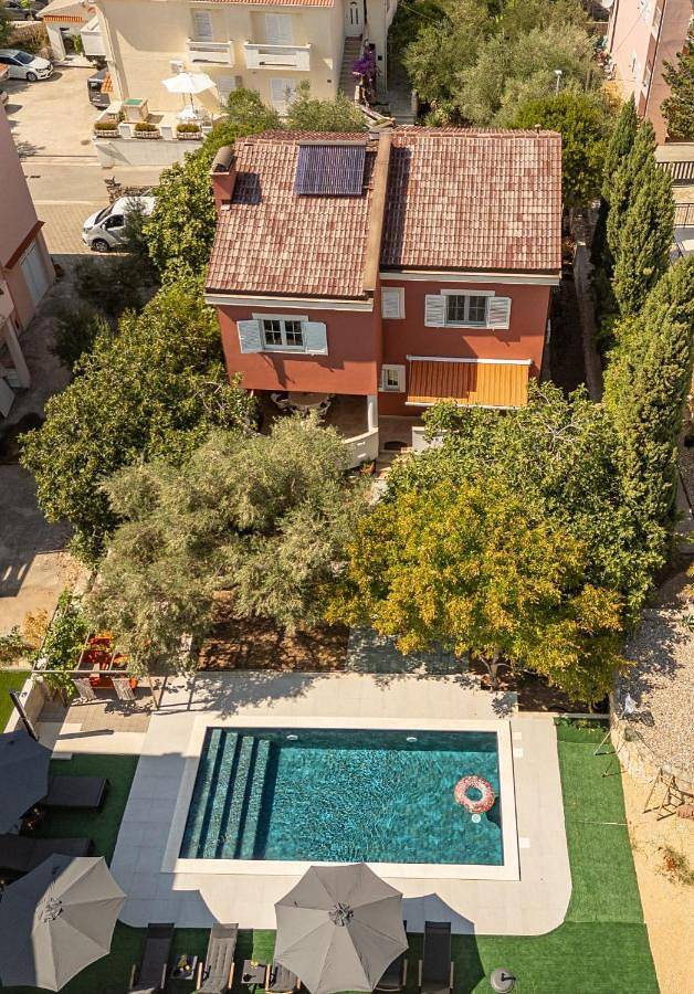 Villa für 8 Personen, mit Ausblick und Pool sowie Garten in Novalja