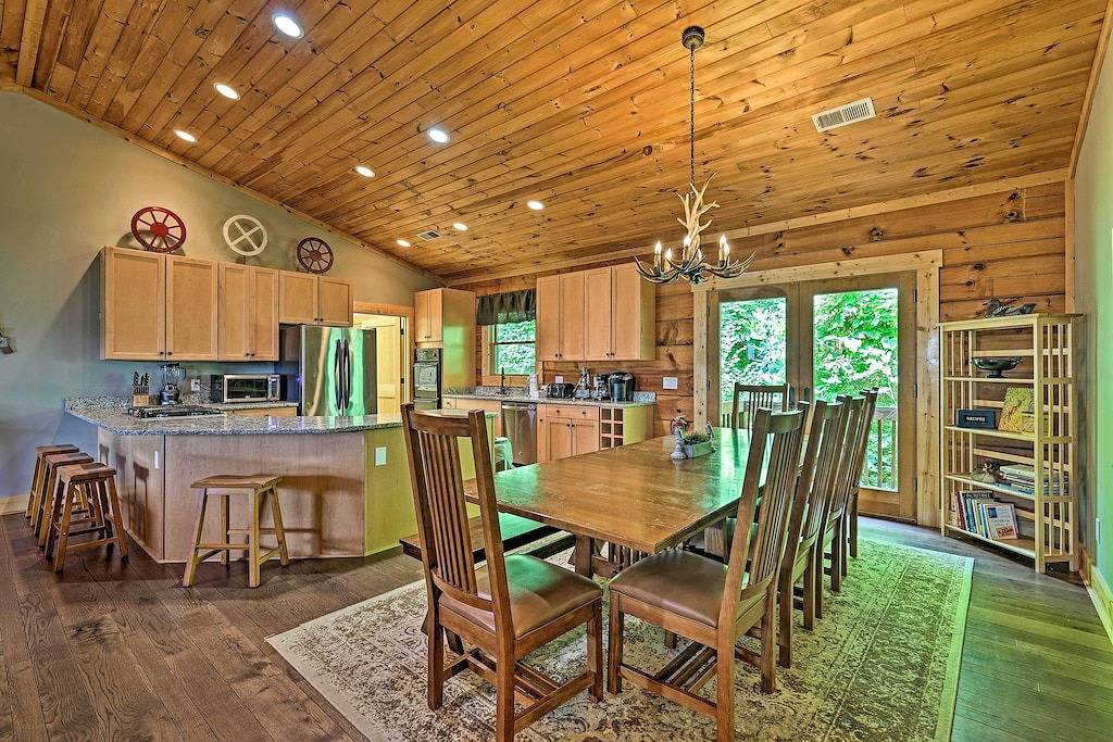 Family Cabin w/ Private Hot Tub & Views in Boone! in Blue Ridge Parkway, Watauga County
