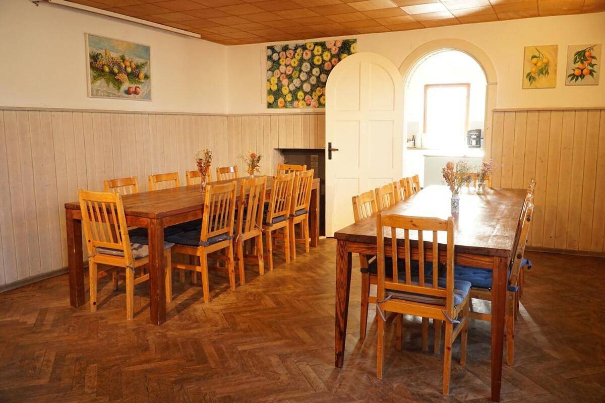 Villa Sophienschlösschen nahe Berlin - Exklusive Zeit zwischen 5 Seen mit großer Küche, gratis Sauna & 3500qm Garten in Marienwerder, Naturpark Barnim