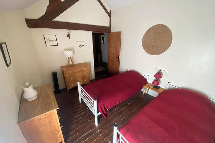 Location de vacances pour 6 personnes, avec jardin et piscine ainsi que sauna et jacuzzi à Bazoges-en-Pareds - 3