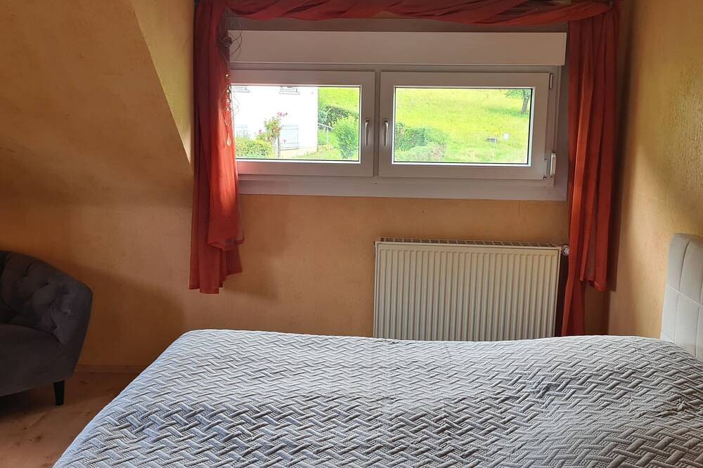 Ganze Wohnung, Ferienwohnung Sonnenschein, 2 Zimmer, Küche , Bad  in traumhafter Lage in Weinheim, Kurpfalz
