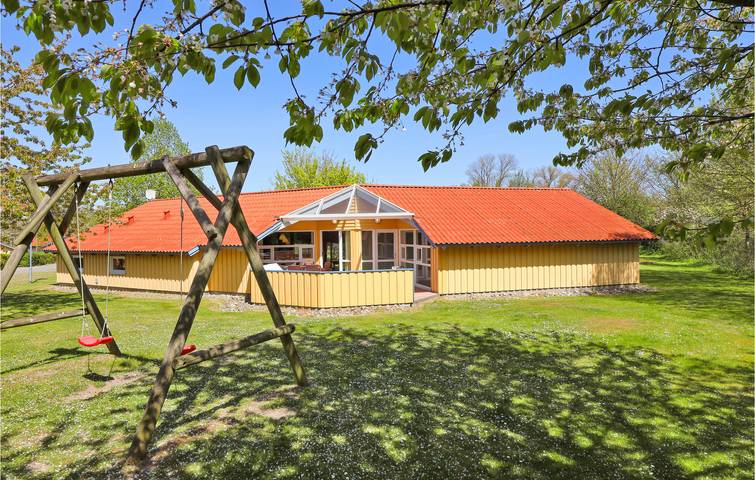 Ferienhaus für 10 Personen, mit Terrasse und Whirlpool sowie Pool und Sauna in Groß Mohrdorf