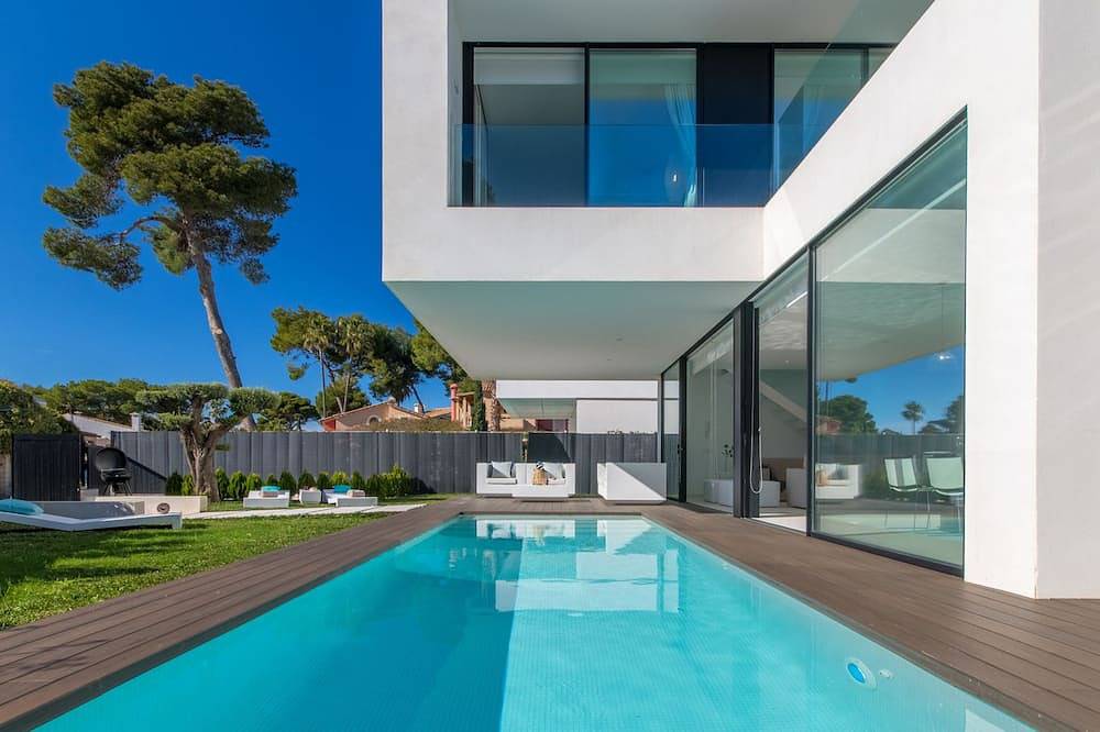 Moderne Villa für 6 Personen mit Pool, nur 180 m vom Strand von Muro, Port Alcudia entfernt in Playa de Muro, Muro