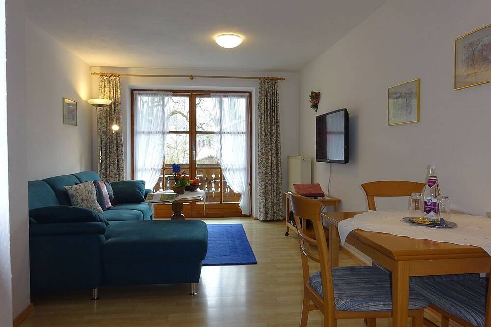 Ganze Wohnung, Ferienwohnung \"Predigtstuhl\" od. \"Zwiesel\", 42qm, 1 Schlafzimmer, Balkon in Bad Reichenhall, Berchtesgadener Alpen
