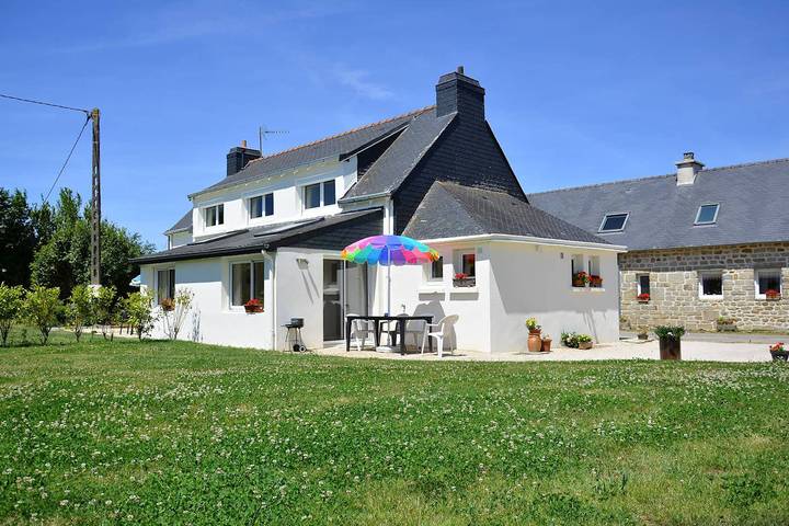 Gîte pour 4 personnes, avec terrasse et jardin à Plogonnec - 2