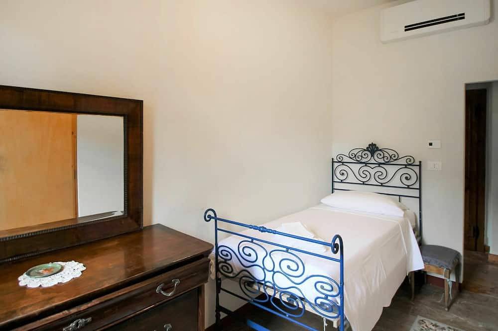 Atemberaubendes alleinstehendes Ferienhaus mit  W-Lan, Tv, Terrasse und Haustiere erlaubt in Pieve di Ledro, Ledro