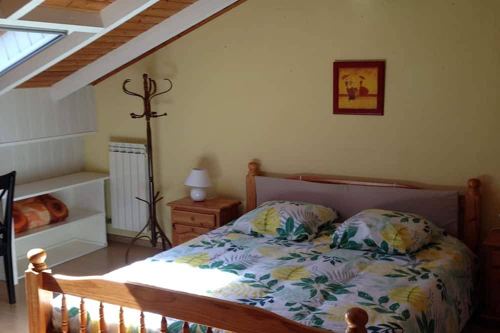 Entire apartment, 3-room apartment with dream lake view in a residence with pool and sunbathing lawn in Agra, Lago Maggiore (Lombardy)