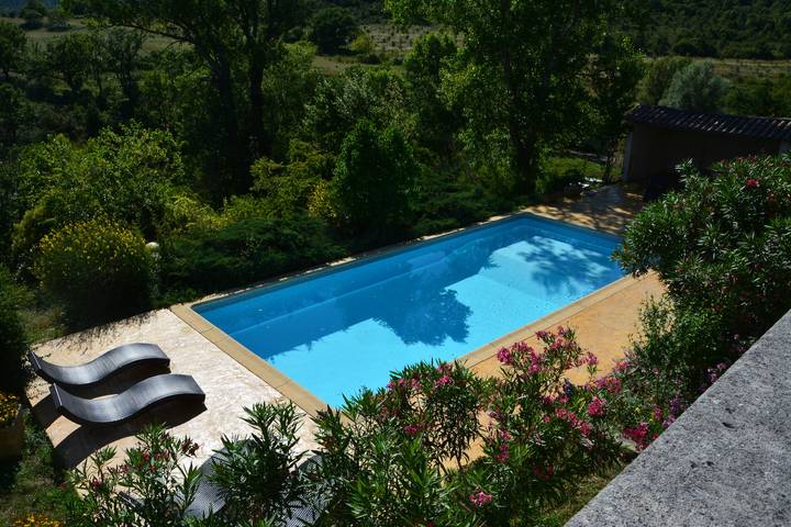Gîte pour 28 personnes, avec piscine, adapté aux familles à Lagorce - 2