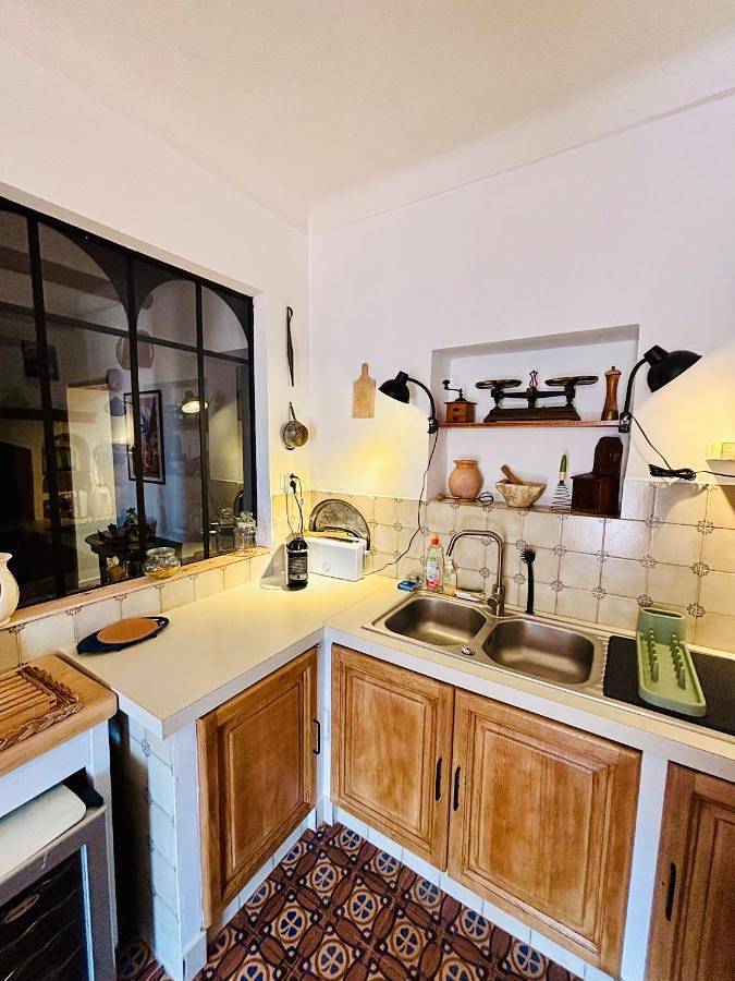 Location de vacances pour 8 personnes, avec jardin et vue, adapté aux familles à Châteauneuf-Villevieille - 4