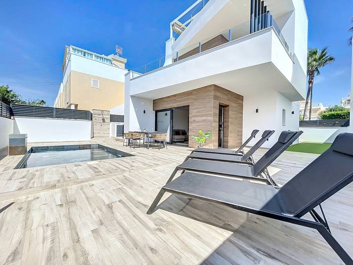 Ferienhaus für 8 Personen, mit Balkon und Terrasse sowie Garten in Guardamar del Segura
