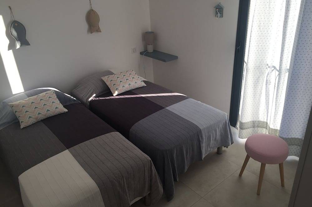 Comfortable 3-bedroom villa 500 metres from Lozari beach in Losari, Palasca