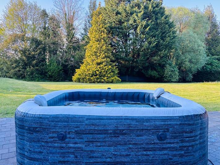 Location de vacances pour 8 personnes, avec sauna et jardin ainsi que piscine et jacuzzi à Airaines - 2