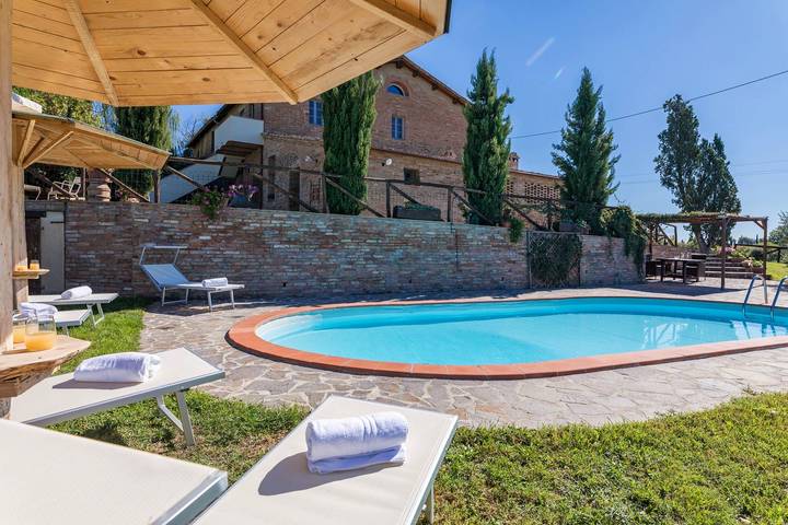 Agriturismo per 2 persone, con Giardino e Vista lago a Buonconvento