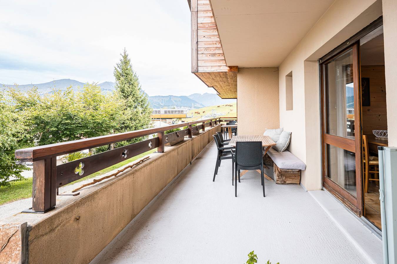 Appartement entier, Appartement '6 - Perce Neige' avec vue sur les montagnes, terrasse partagée et Wi-Fi in Cohennoz, Région d'Albertville