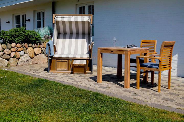 Ganze Wohnung, Stilvoll wohnen direkt am Strand – mit Sonnenterrasse, Sauna & eigenem Parkplatz in Wenningstedt, Sylt