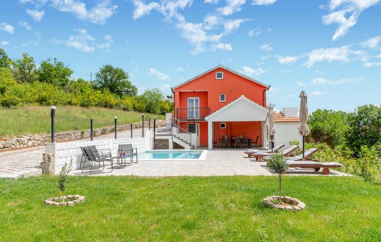 Geräumige 200 m² große Ferienwohnung mit Pool, WLAN und Parkplatz in der Nähe des Flusses Cetina in Bajagić, Dalmatinisches Zagora