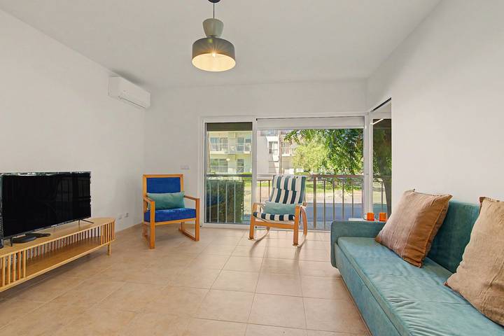 Sunny 2-Bedroom Apartment in a Gated Community with Pool, 5 Minutes from the Beach in Cabanas de Tavira, Conceição e Cabanas de Tavira
