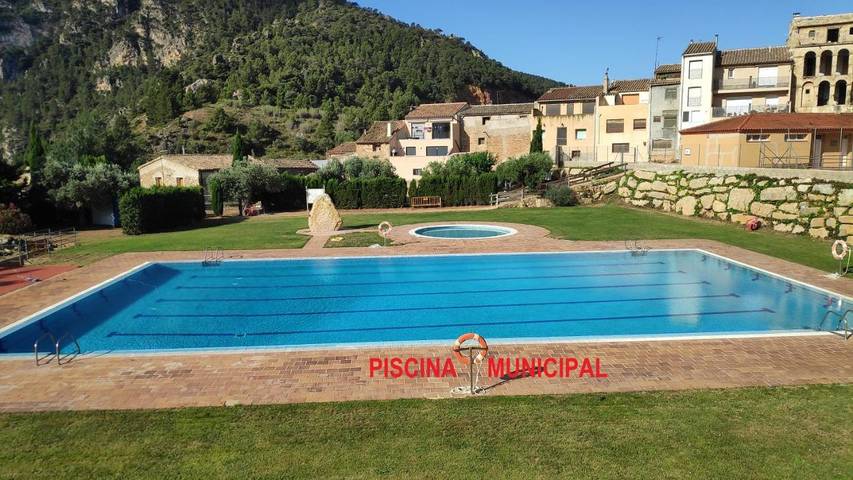 Casa rural para 16 personas, con piscina además de terraza y vistas, Familias con niños en Prat de Compte