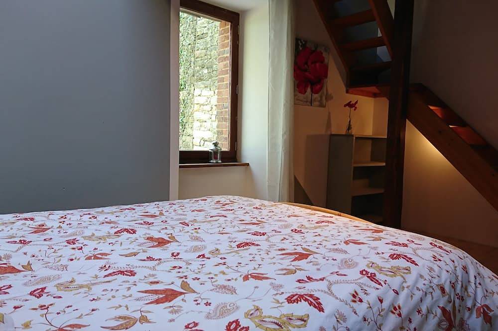 Grande longère authentique en Brocéliande : au calme verdoyant in Maxent, Région de Rennes