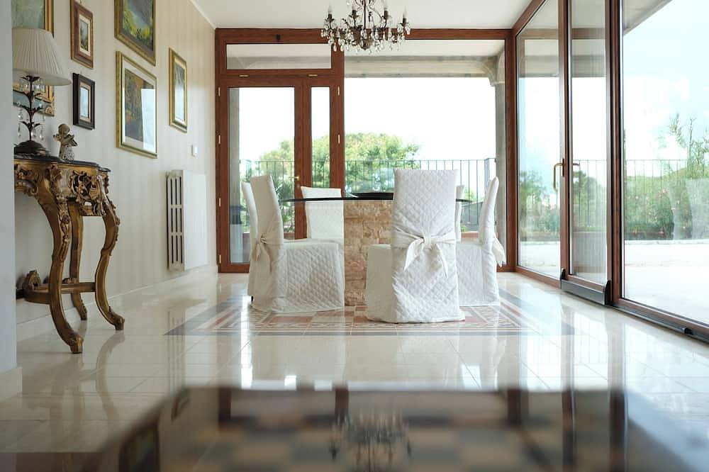 Villa Cycas - Villa with a pool, 5 minutes from the beach in Roseto Degli Abruzzi in Roseto degli Abruzzi, Côte Adriatique Abruzzes