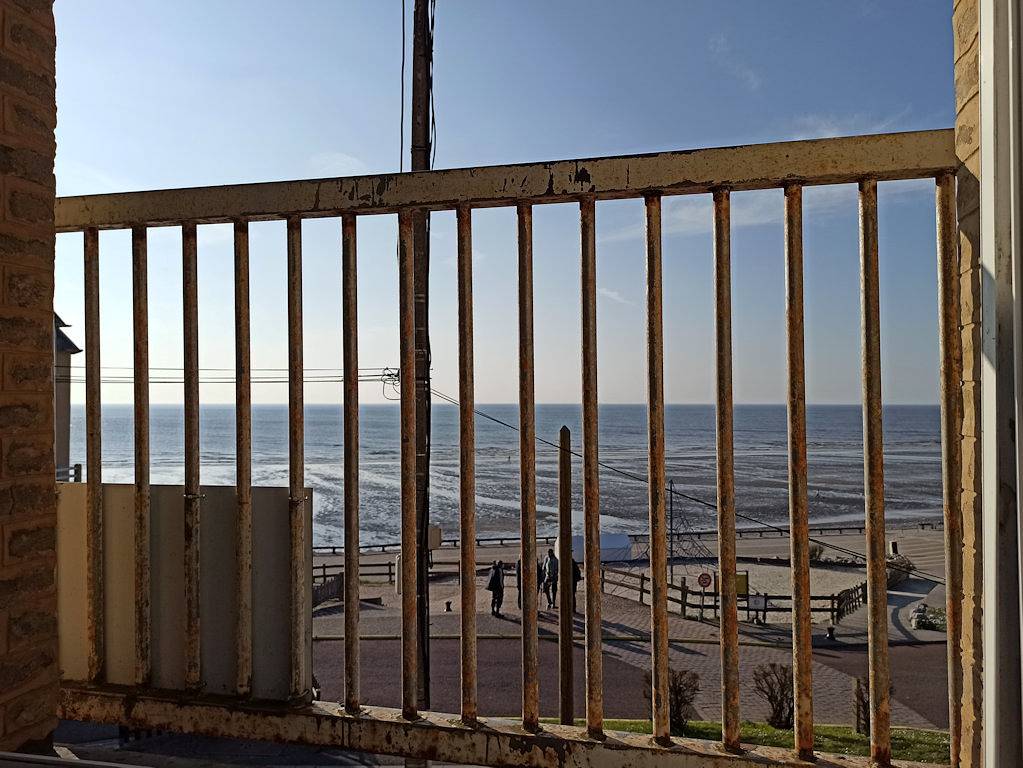 Appartement entier, 14.1* Appt 1er étage - Villa Joyeuse 2* face mer- parking privé in Ault, Région d'Abbeville
