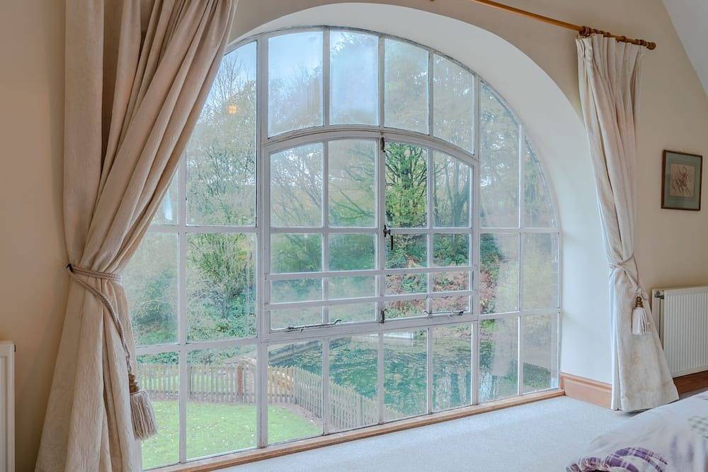 The Old Pump House, Forest of Dean - sleeps 6 guests in 3 bedrooms in Gloucestershire