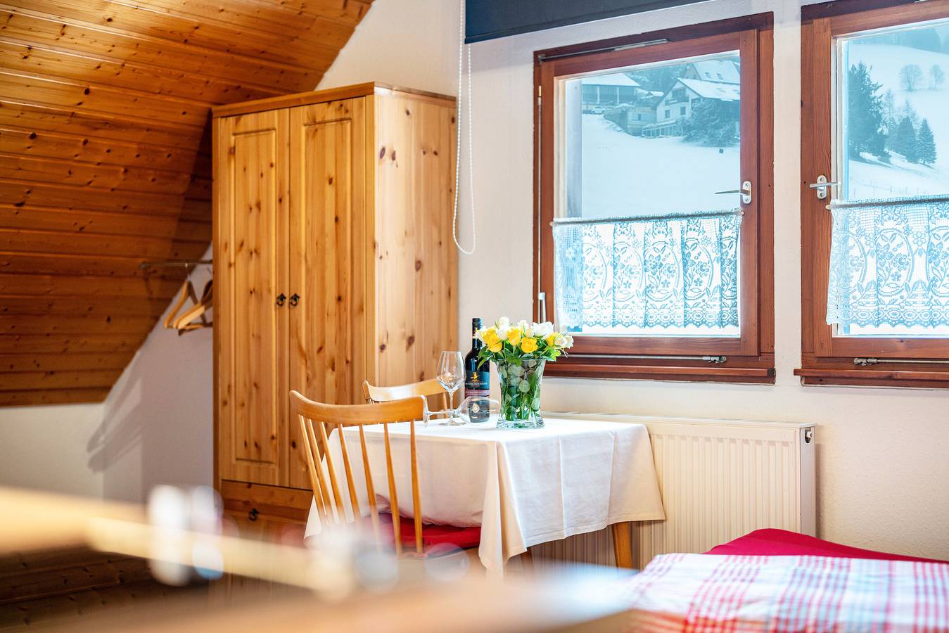 Ganze Wohnung, Ferienwohnung 'Einzelzimmer' mit Bergblick, Gemeinschaftsterrasse und Wi-Fi in Suedlicher Schwarzwald, Todtnau