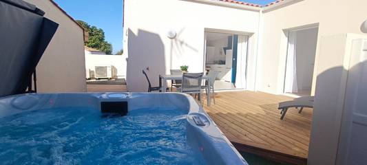 Gîte pour 4 personnes, avec terrasse et jacuzzi à Olonne-sur-Mer