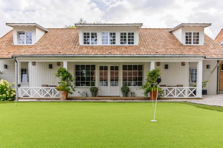 Location de vacances pour 8 personnes, avec jardin, adapté aux familles à Aix-en-Issart