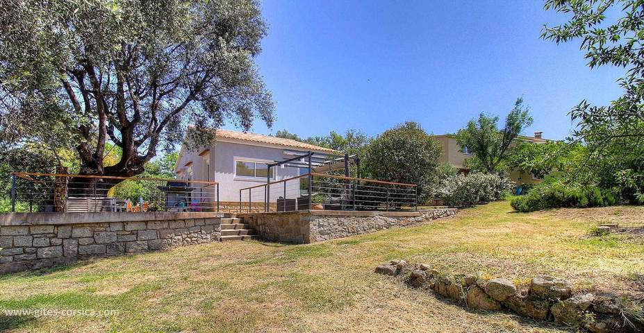 Gîte pour 6 personnes, avec Terrasse ainsi que Jardin et Vue dans Sainte-Lucie de Porto-Vecchio - 2