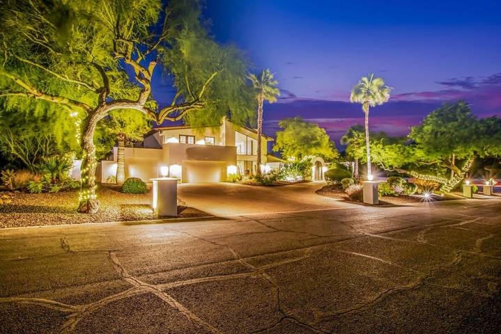 Vacation rental for 14 people, with yard and terrace in Paradise Valley