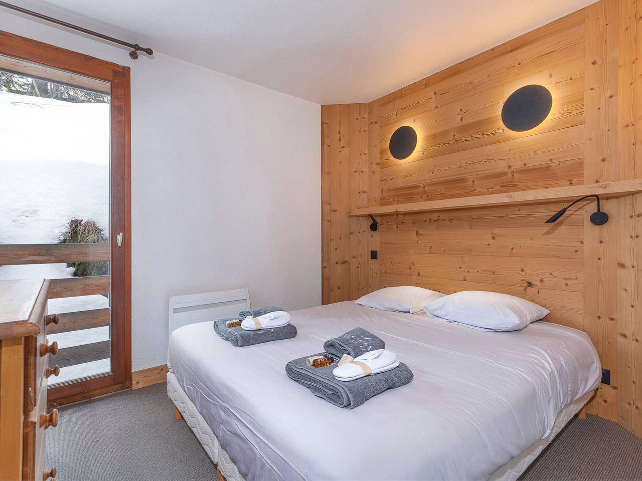 Ideal chalet for 10 in Avoriaz with sauna, fireplace, and ski-in/ski-out access in Morzine, Les Portes du Soleil