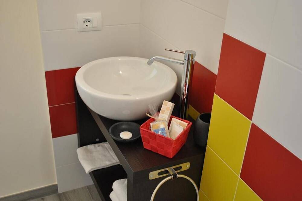 La Giara - Guest House.  Saltwater pool, parking lot, and hearty breakfast. in Módica, Provincia de Ragusa